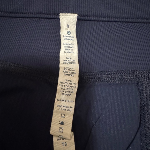 Lululemon size 8 textured capris navy - Picture 4 of 4